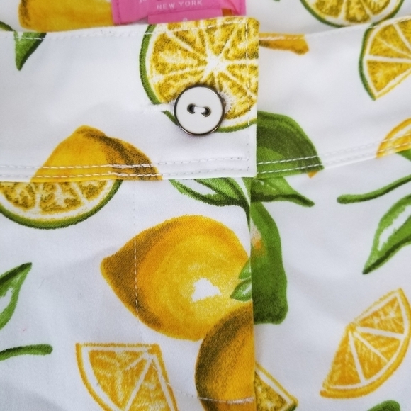 NWT Isaac Mizrahi NY 5" Inseam Stretch Tailored Trouser Shorts Lemon Lime Size 8 - Picture 3 of 11